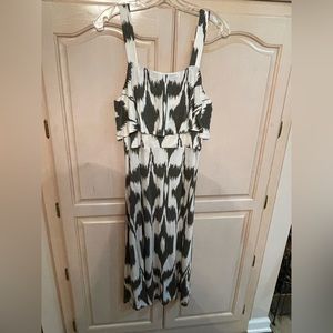 NWT Olive green and off white sundress. Size L and very flattering. Flowing 💃